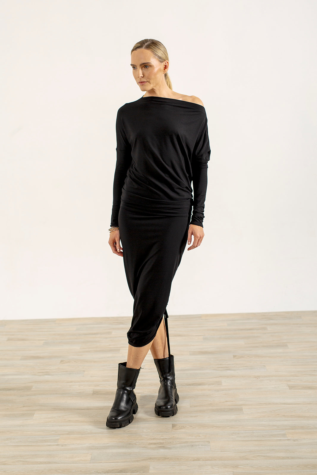 Abbe Viscose Jersey Asymetrical top (black)