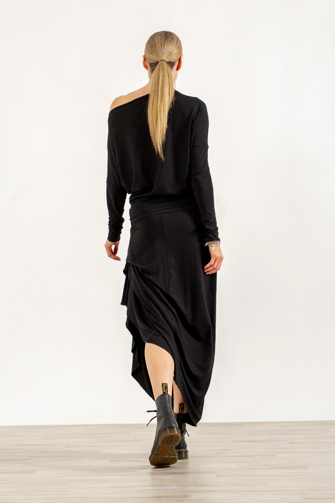 Abbe Viscose Jersey Asymetrical top (black)