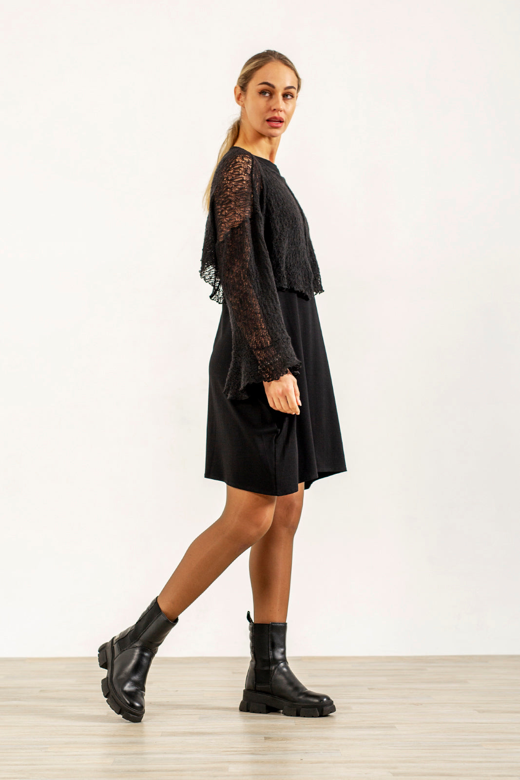 Alina Italian Wool crop jumper ( black)